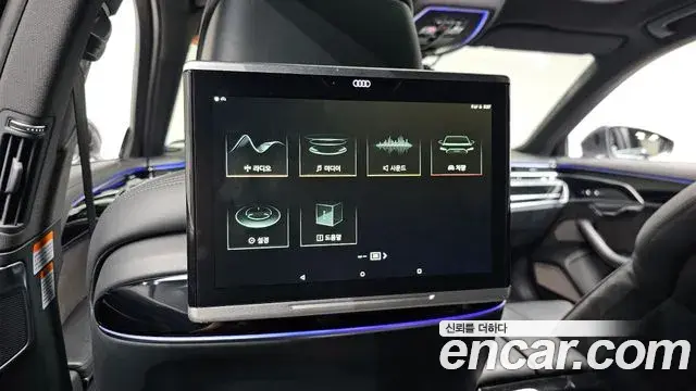 Audi A8 2019 — ფოტო 23/42