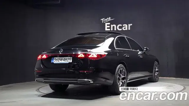Mercedes-Benz E-Class 2025 — Photo 18/30