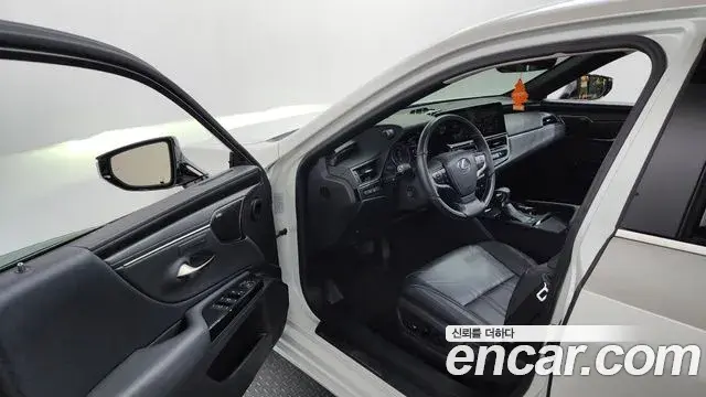 Lexus ES300h 2023 — Şəkil 10/20