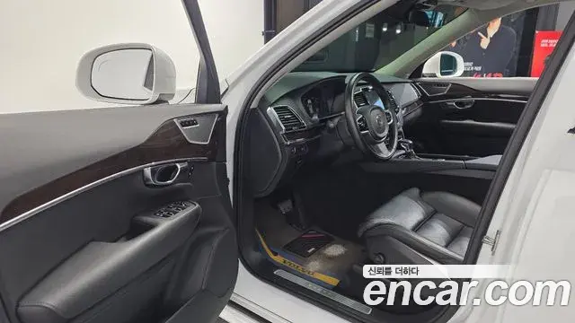 Volvo XC90 2018 — Photo 11/20