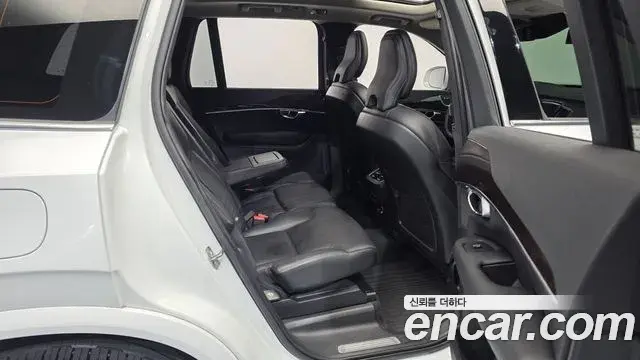 Volvo XC90 2018 — Photo 14/20