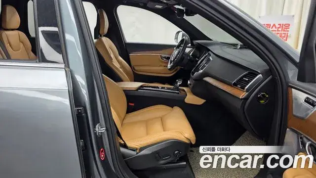 Volvo XC90 2018 — Фото 11/20
