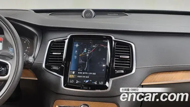 Volvo XC90 2018 — Фото 14/20