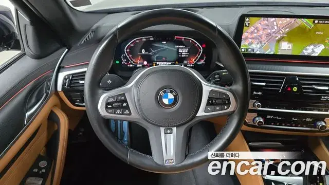 BMW 5 Series 2023 — Photo 12/20