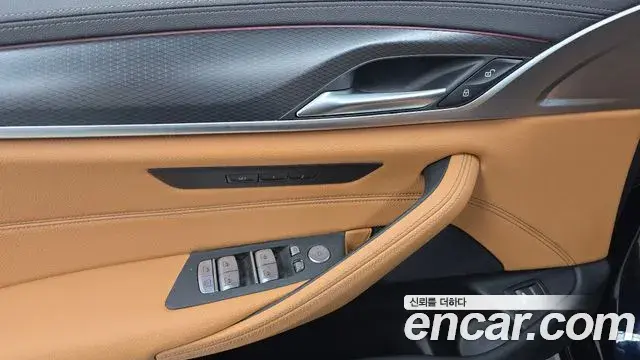 BMW 5 Series 2023 — Photo 18/20