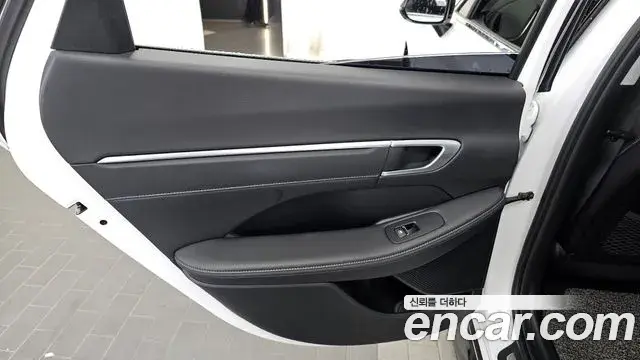 Hyundai Sonata Hybrid 2021 — ფოტო 19/37