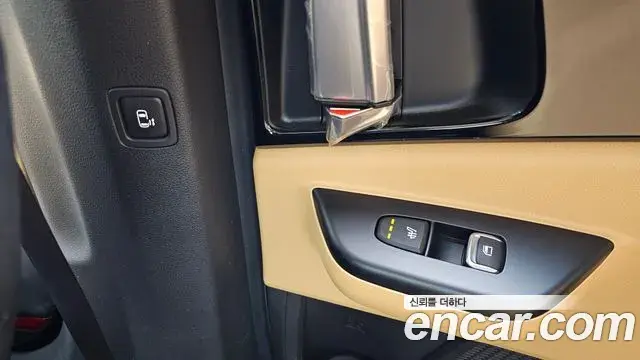 Kia Carnival 2021 — Photo 19/20