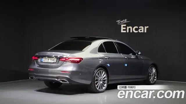 Mercedes-Benz E-Class 2022 — Photo 2/20