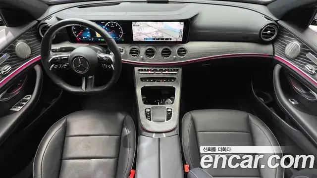 Mercedes-Benz E-Class 2022 — Photo 7/20