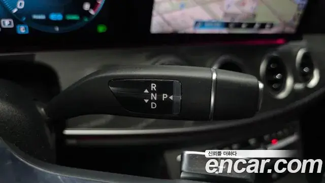 Mercedes-Benz E-Class 2022 — Photo 9/20