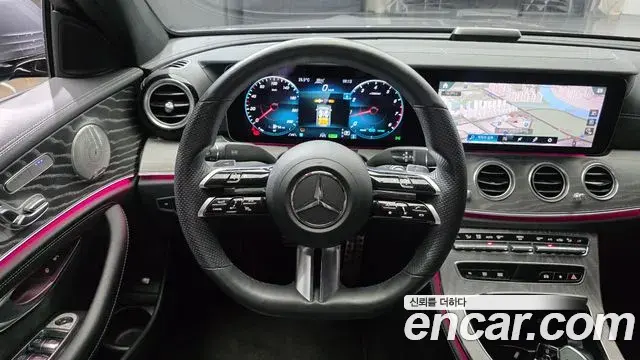 Mercedes-Benz E-Class 2022 — Photo 13/20