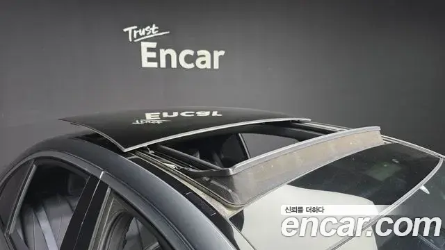 Mercedes-Benz E-Class 2022 — Photo 18/20