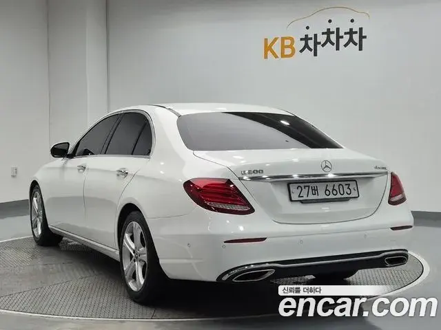 Mercedes-Benz E-Class 2018 — Photo 6/20