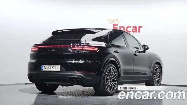 Porsche Cayenne 2021 — Photo 2/20