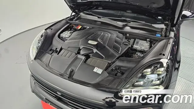 Porsche Cayenne 2021 — Photo 6/20