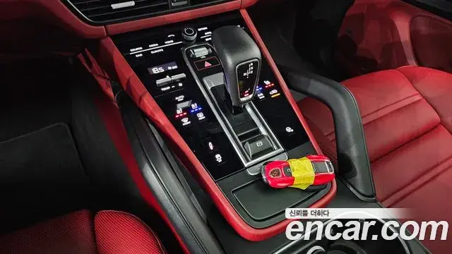 Porsche Cayenne 2021 — Photo 9/20