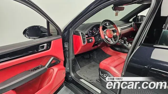Porsche Cayenne 2021 — Photo 10/20