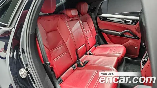Porsche Cayenne 2021 — Photo 11/20