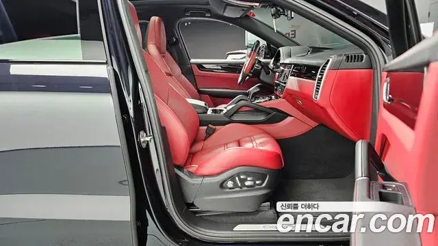 Porsche Cayenne 2021 — Photo 12/20