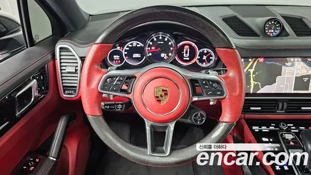 Porsche Cayenne 2021 — Photo 13/20