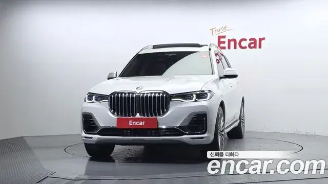 BMW X7 2022 — Фото 10/20
