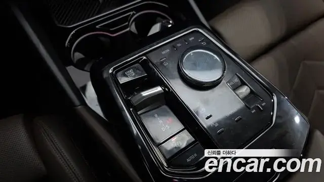BMW 5 Series 2025 — Фото 9/20