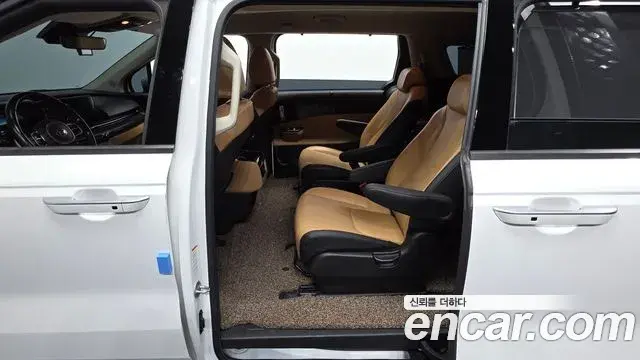 Kia Carnival 2021 — Фото 12/20