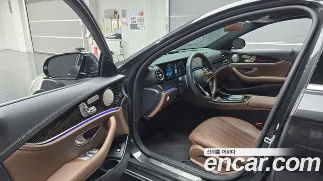 Mercedes-Benz E-Class 2021 — Фото 10/20
