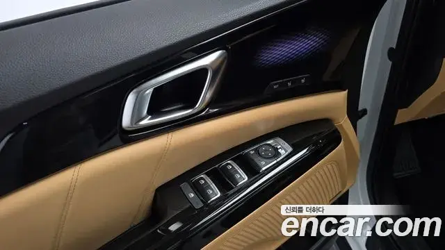 Kia Carnival 2023 — Фото 19/20