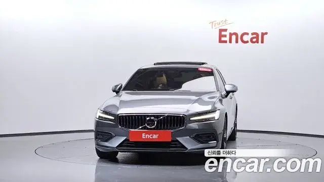 Volvo S60 2019 — Photo 24/37