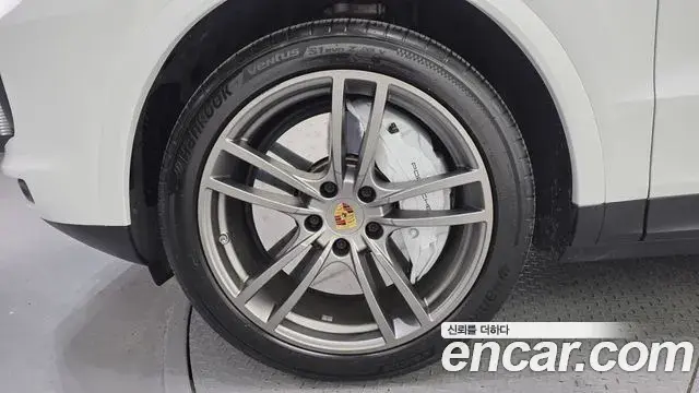 Porsche Cayenne 2019 — Photo 5/20