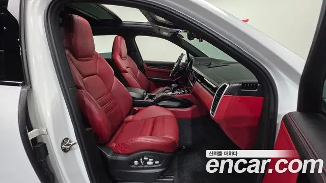 Porsche Cayenne 2019 — Photo 10/20