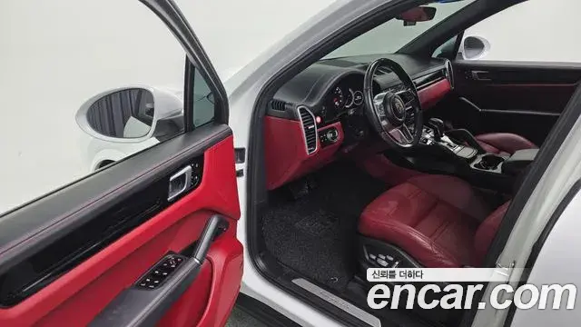 Porsche Cayenne 2019 — Photo 13/20