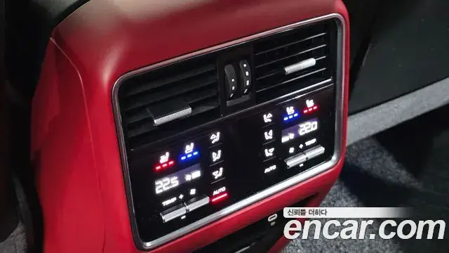 Porsche Cayenne 2019 — Photo 18/20