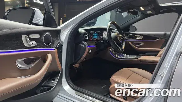Mercedes-Benz E-Class 2023 — Фото 10/20
