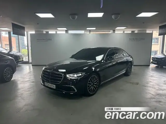 Mercedes-Benz S-Class 2025 — Photo 1/18