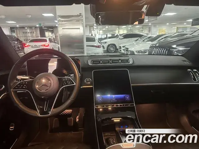 Mercedes-Benz S-Class 2025 — Photo 10/18