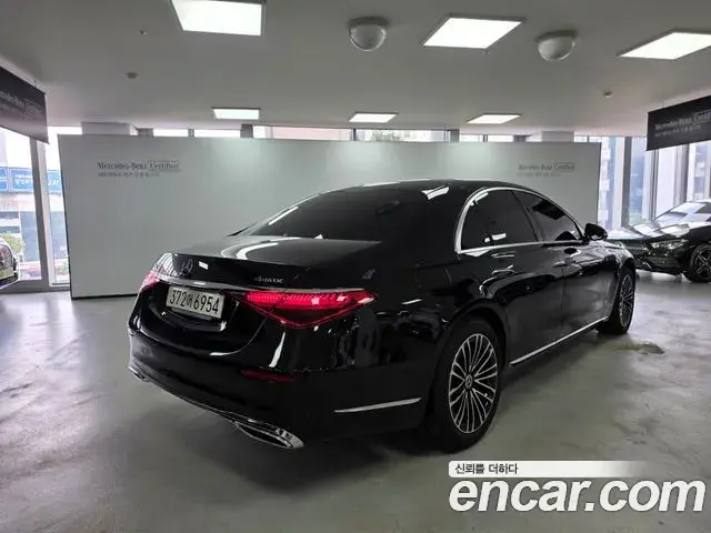 Mercedes-Benz S-Class 2024 — Photo 2/18