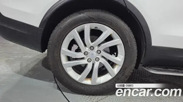 Land Rover Discovery 5 2018 — Photo 5/20