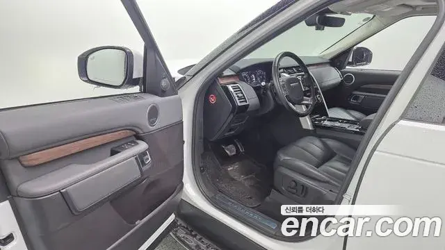 Land Rover Discovery 5 2018 — Photo 10/20