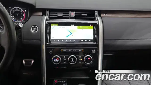 Land Rover Discovery 5 2018 — Photo 14/20