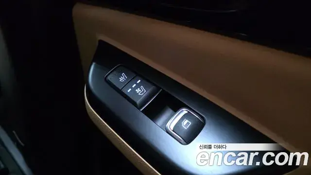 Kia Carnival 2021 — Фото 18/20