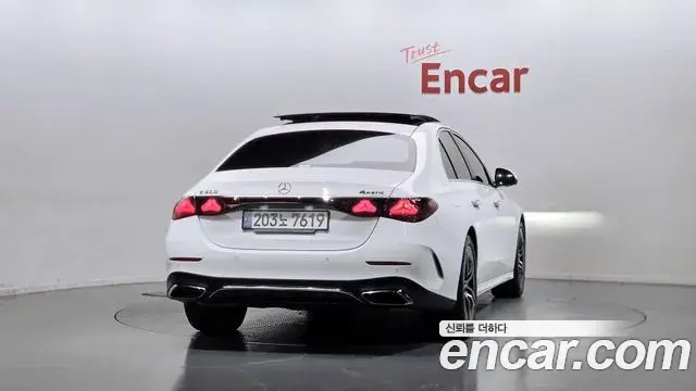Mercedes-Benz E-Class 2024 — Photo 3/20