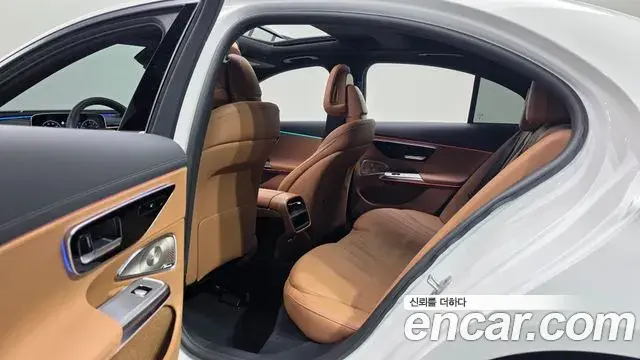 Mercedes-Benz E-Class 2024 — Photo 10/20
