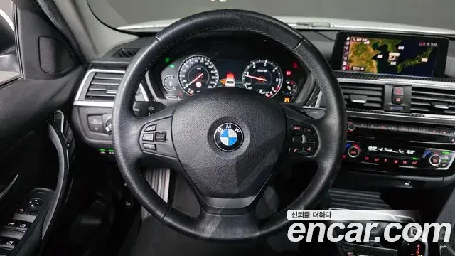BMW 3 Series 2018 — Фото 13/20
