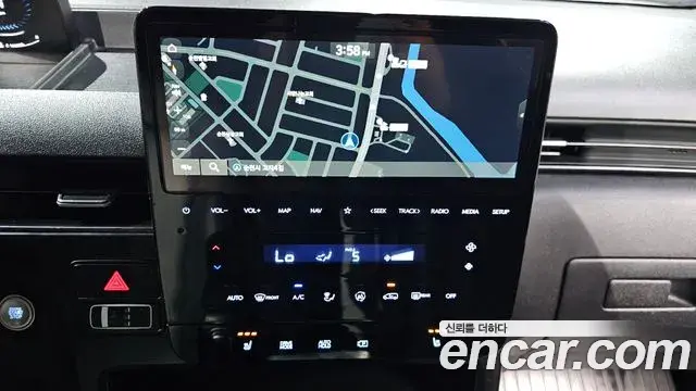 Hyundai Staria 2021 — Photo 17/20