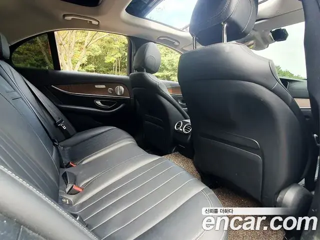 Mercedes-Benz E-Class 2019 — Фото 7/17
