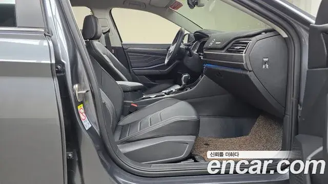 Volkswagen Jetta 2022 — Photo 16/31