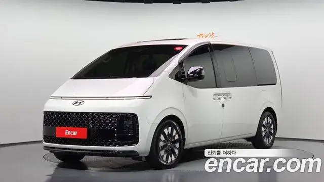 Hyundai Staria 2021 — Photo 1/20