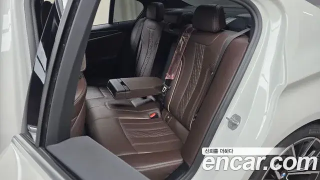 BMW 5 Series 2021 — Фото 12/20